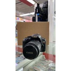 imagem de Canon EOS T2i com lente EF-S 18-55mm IS STM - Aprox 47k - Canon
