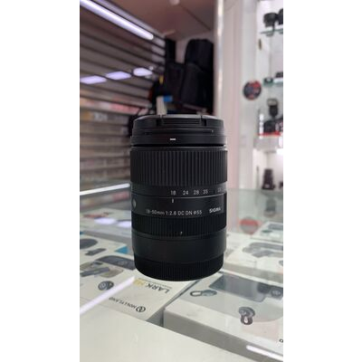 imagem do produto Lente Sigma AF 18-50mm f/2.8 DC DN para Sony E-mount Usada - Sigma