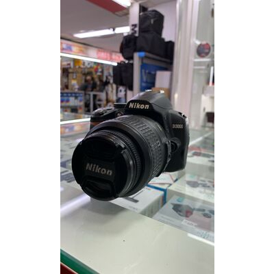imagem do produto Nikon D3000 com Lente 18-55mm VR Usada - Aprox 17k - Nikon