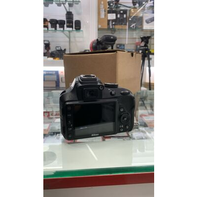 imagem do produto Nikon D3300 com AF-S 18-55mm VR Usada - Aprox 24k - Nikon