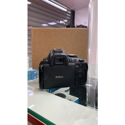 imagem do produto Nikon D5100 com lente AF-S 18-55mm VR Usada - Aprox 53k - Nikon