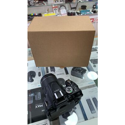imagem do produto Nikon D5200 com lente AF-P 18-55mm VR - Aprox 17k - Nikon