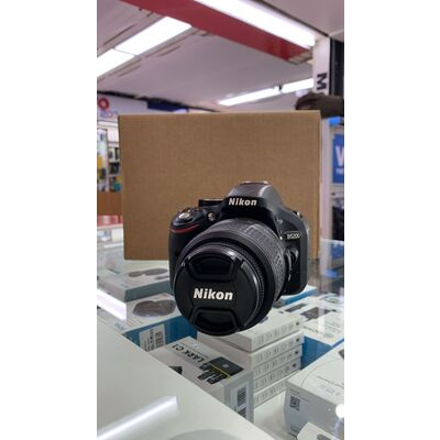 imagem do produto Nikon D5200 com lente AF-S 18-55mm VR - Aprox 13k - Nikon