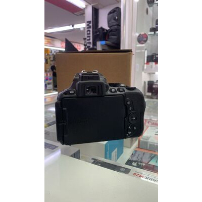 imagem do produto Nikon D5500 com lente AF-P 18-55mm DX VR Usada - Aprox 6k - Nikon