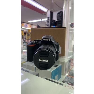 imagem do produto Nikon D5500 com lente AF-P 18-55mm DX VR Usada - Aprox 6k - Nikon