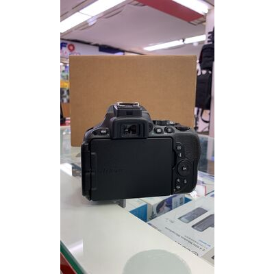 imagem do produto Nikon D5500 com lente AF-S 18-55mm Usada - Aprox 10k - Nikon