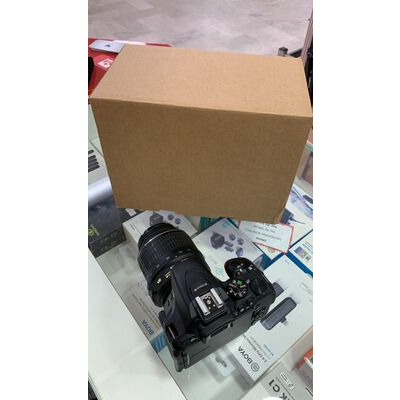 imagem do produto Nikon D5500 com lente AF-S 18-55mm Usada - Aprox 10k - Nikon