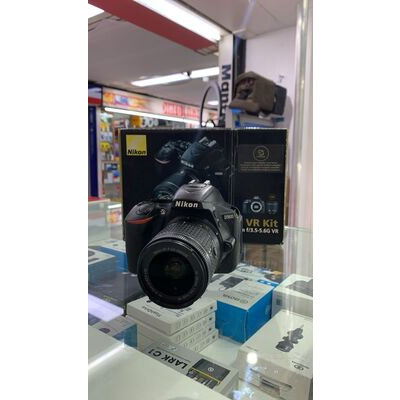 imagem do produto Nikon D5600 com lente AF-P 18-55mm f/3.5-5.6G VR Usada - Aprox 12k - Nikon