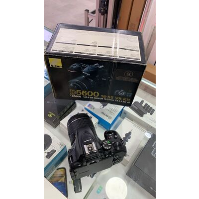 imagem do produto Nikon D5600 com lente AF-P 18-55mm f/3.5-5.6G VR Usada - Aprox 500 cliques - Nikon