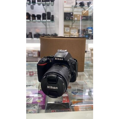 imagem do produto Nikon D5600 com lente AF-P 18-55mm f/3.5-5.6G VR Usada - Aprox 68k - Nikon