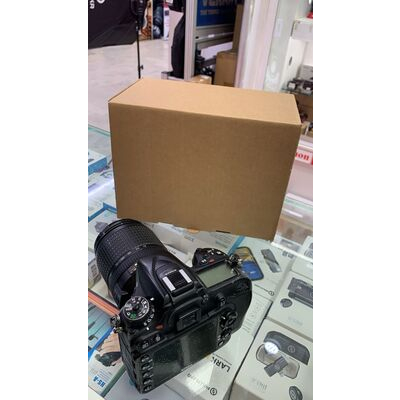 imagem do produto Nikon D7100 com lente AF-S 18-140mm f/3.5-5.6 DX VR Usada - Aprox 56k - Nikon