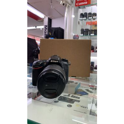 imagem do produto Nikon D7100 com lente AF-S 18-140mm f/3.5-5.6 DX VR Usada - Aprox 56k - Nikon