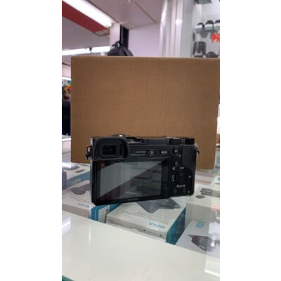 imagem do produto Sony Alpha A6000 com Lente E-mount 16-50mm f/3.5 5.6 OSS Usada - Aprox 2k - Sony