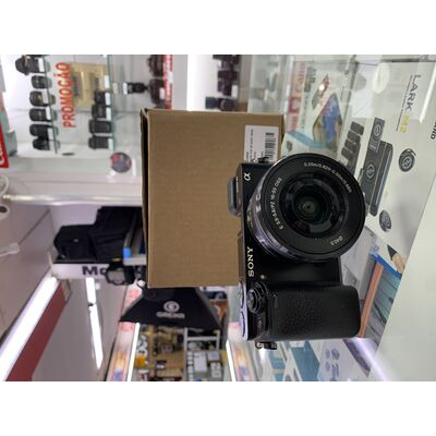imagem do produto Sony Alpha A6000 com Lente E-mount 16-50mm f/3.5 5.6 OSS Usada - Aprox 2k - Sony