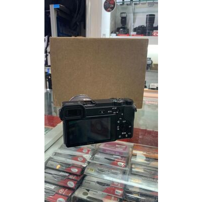 imagem do produto Sony Alpha a6500 com lente 18-55mm E-mount Usada Aprox 5k  - Sony